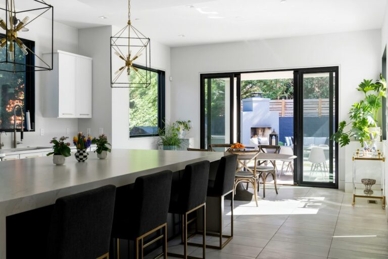 Kitchen with large island